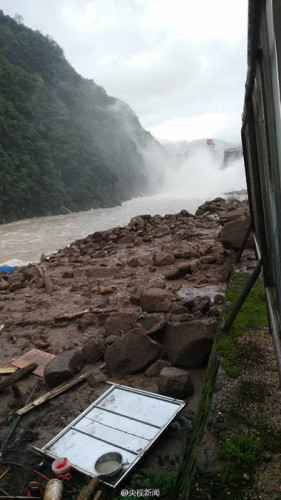 福建三明在建工地发生山体滑坡30人被埋