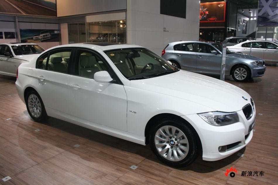 宝马318i报价及图片