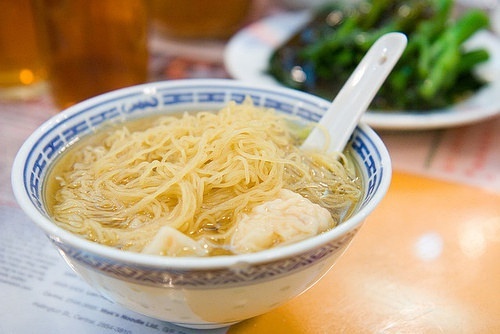 猫爱吃面条吗 31029_1188776_403190.jpg