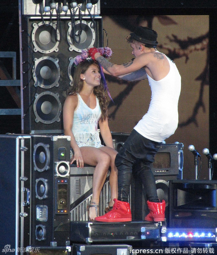 跪求穿越女强腹黑搞笑nP完结小说。最好女主