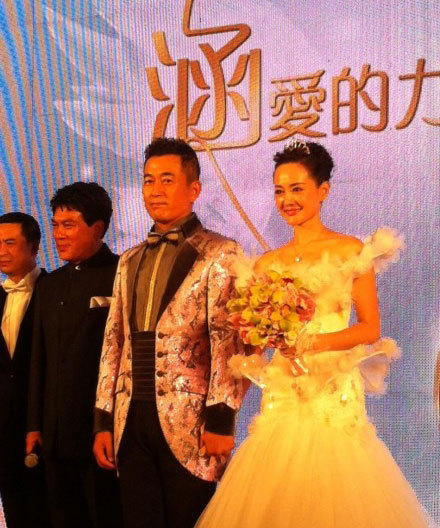 蓝玉婚纱_蓝玉人皮照片(2)