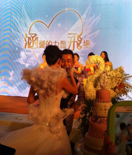 蓝玉婚纱_蓝玉人皮照片(3)