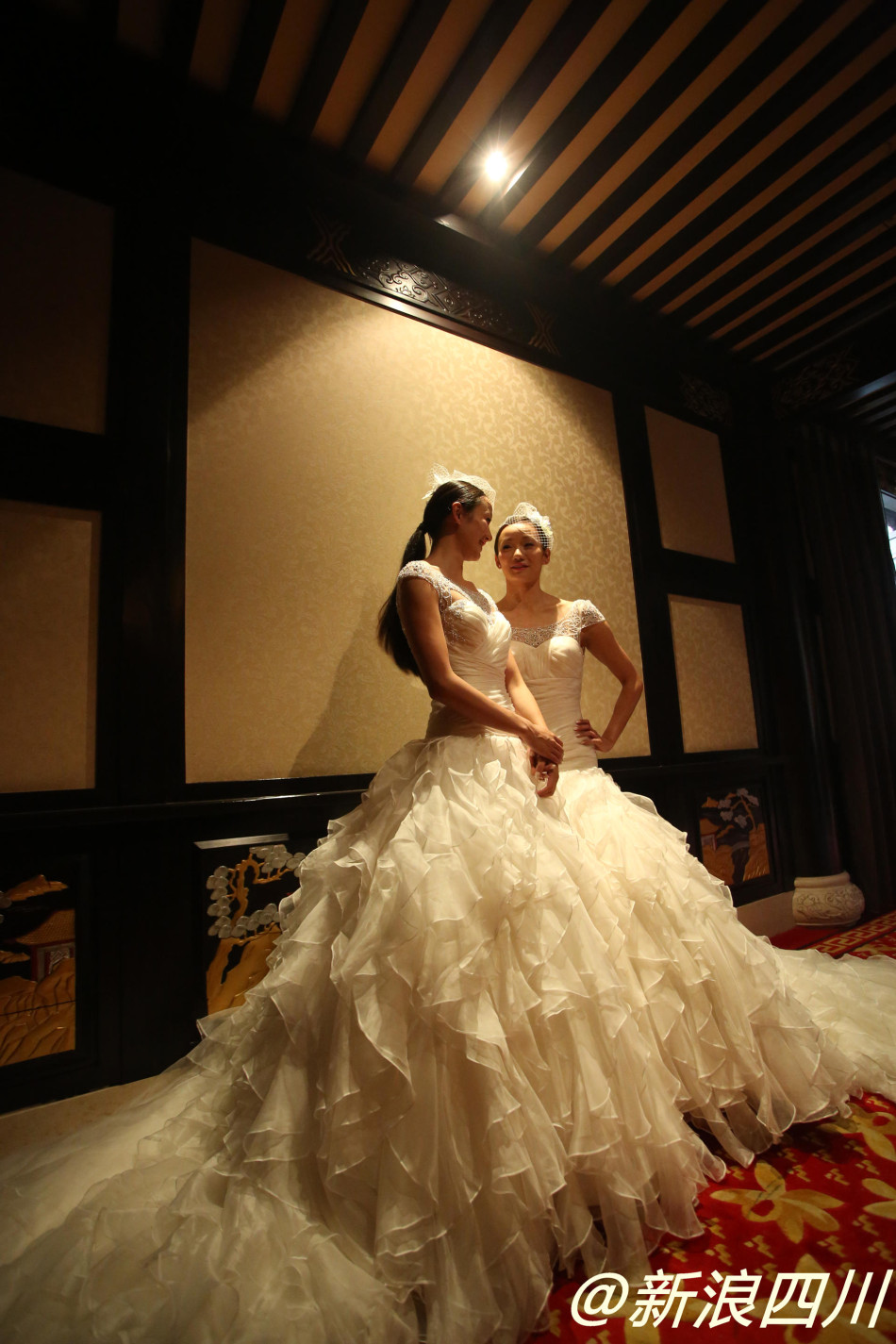 aolisha婚纱_婚纱情侣头像(2)