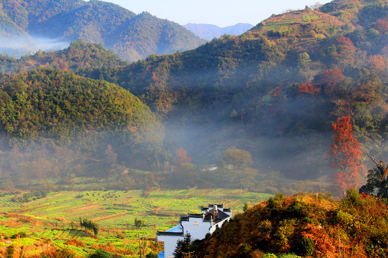 人口与生态环境_...慕苗家人居住的生态环境-贵州的山(2)