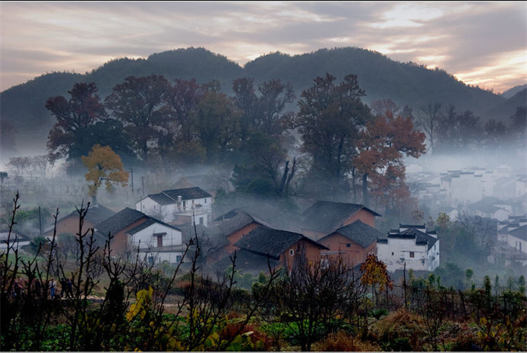 人口与生态环境_...慕苗家人居住的生态环境-贵州的山(3)