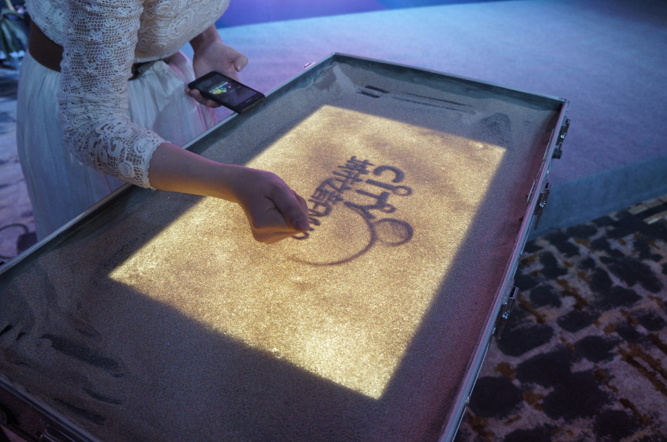 成都FM102.6城市之音最近放的那首欧美歌曲串