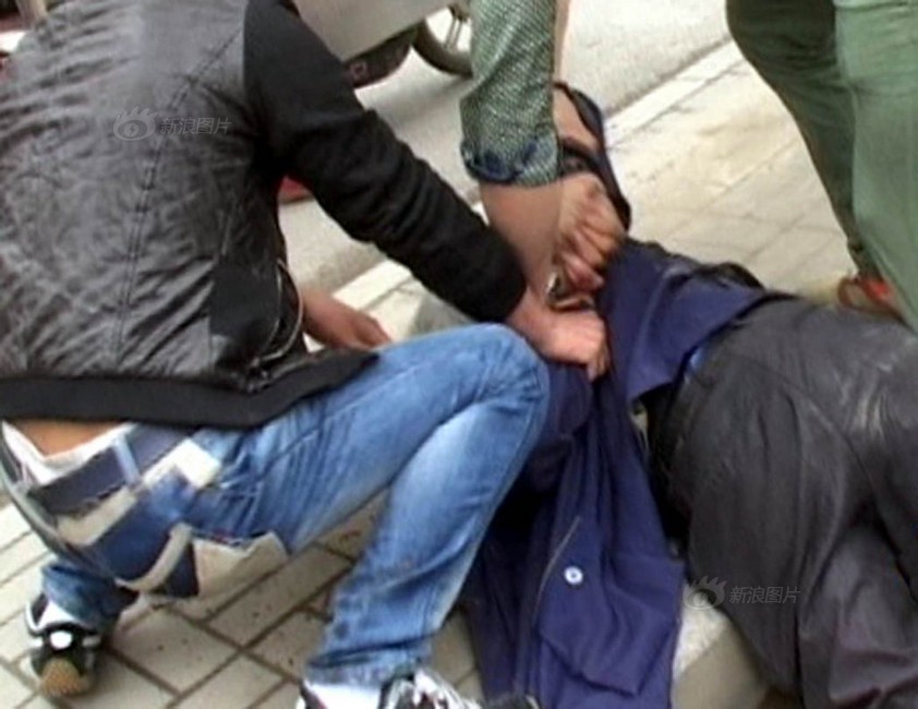 女生怎么和男生打招呼 57279_3233323_386670.jpg