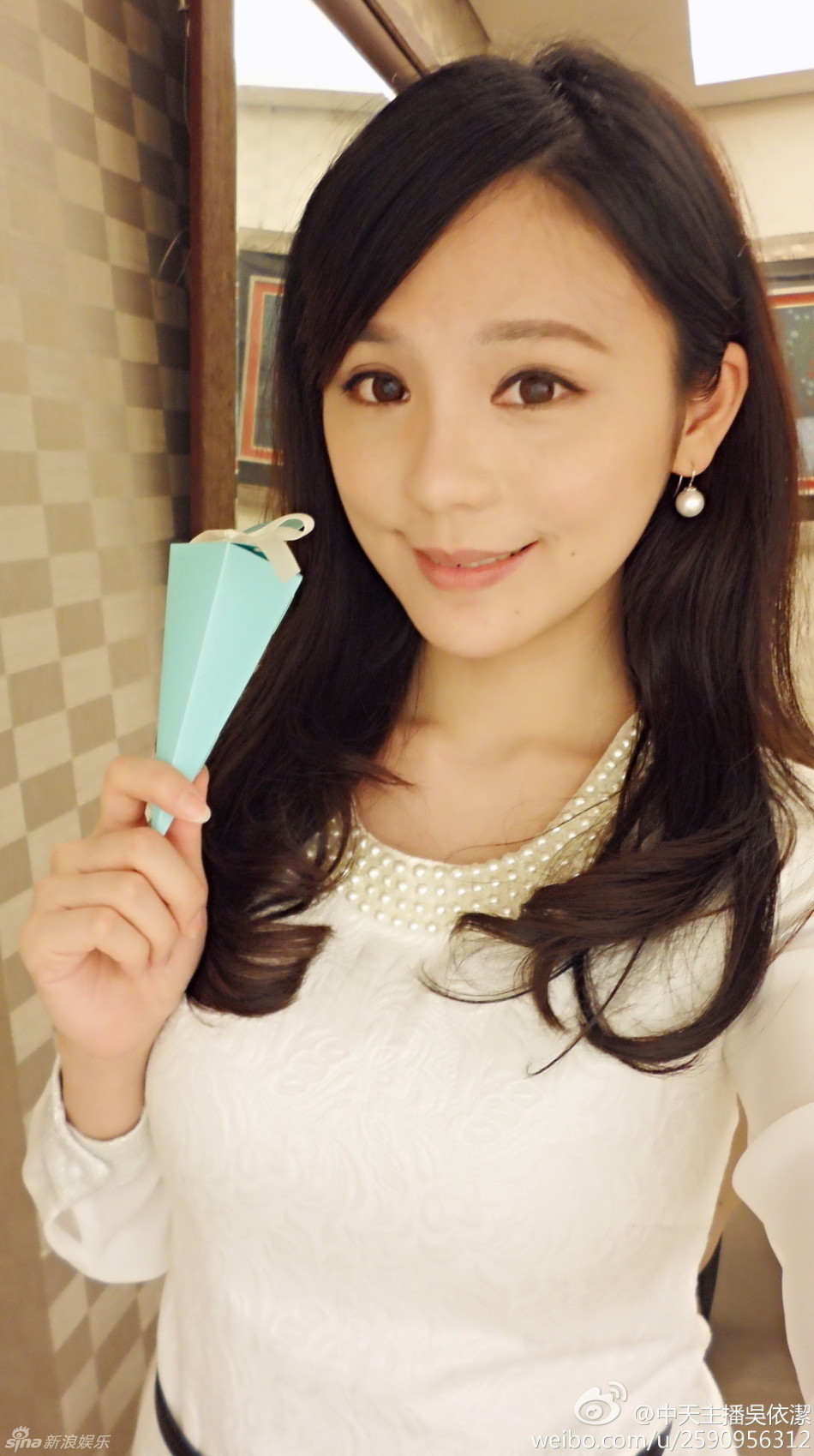 玉女主播吴依洁将嫁豪门 私照甜美公主风