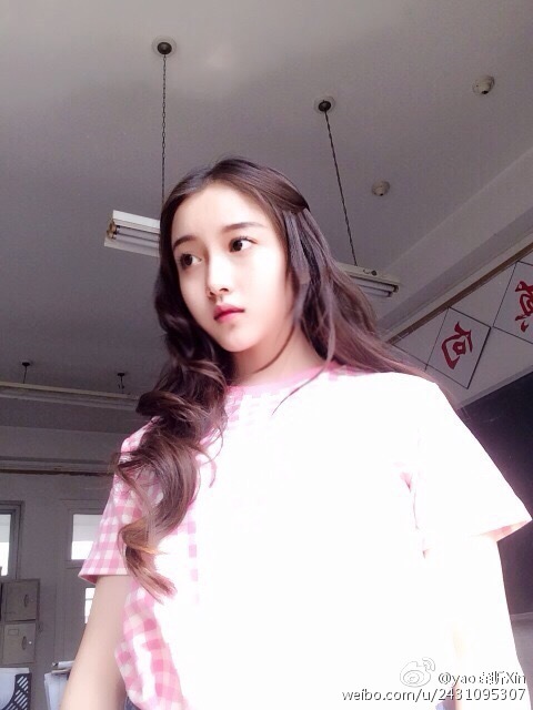 中戏美女学霸刘垚昕网络爆红,被成为中戏的新校花.