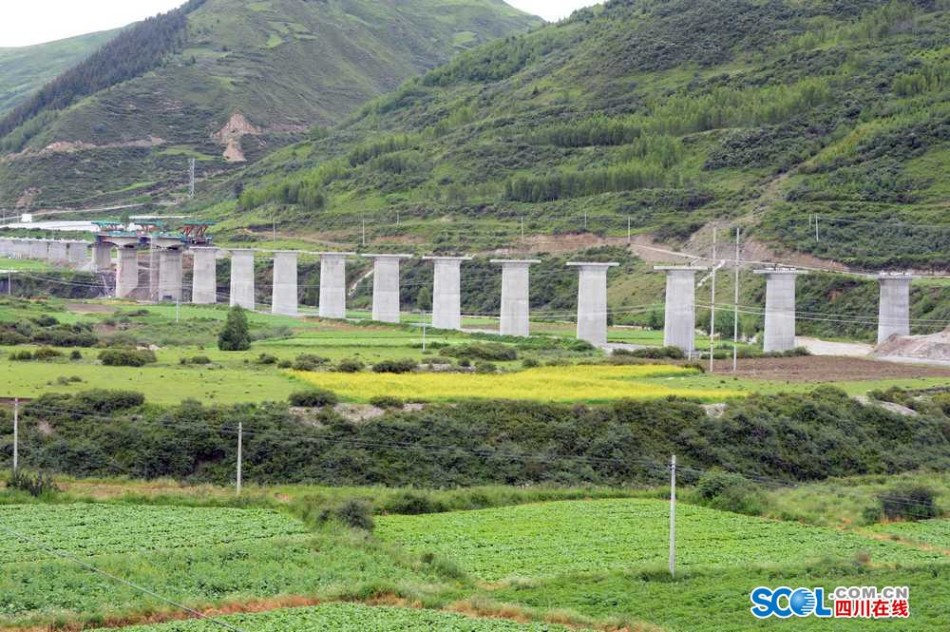 成兰铁路这是一条养眼的出川路
