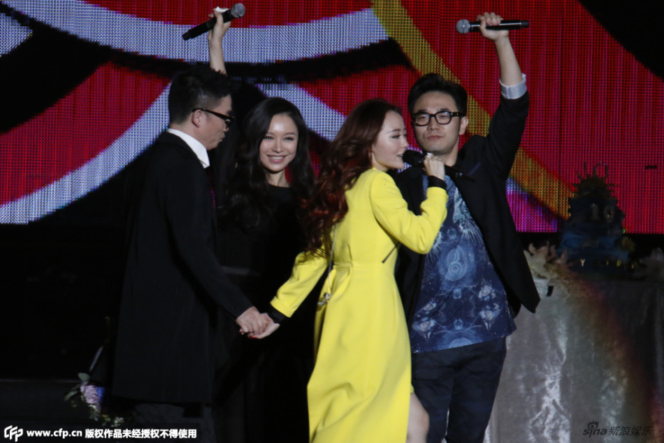 张靓颖现场求婚 71866_4533807_411765.jpg