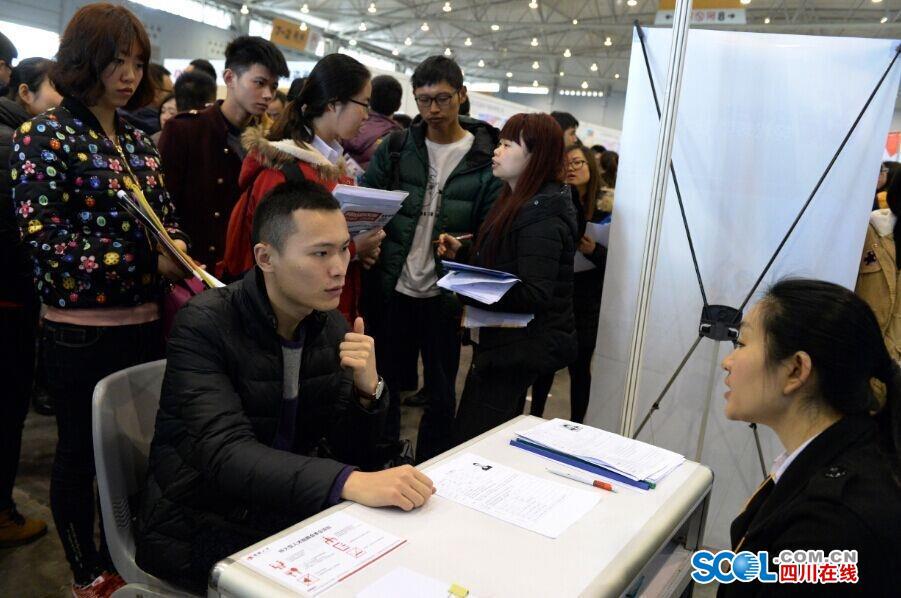 成都招聘会_成都举办2017春季特大型人才招聘会暨中高级人才洽谈会(3)
