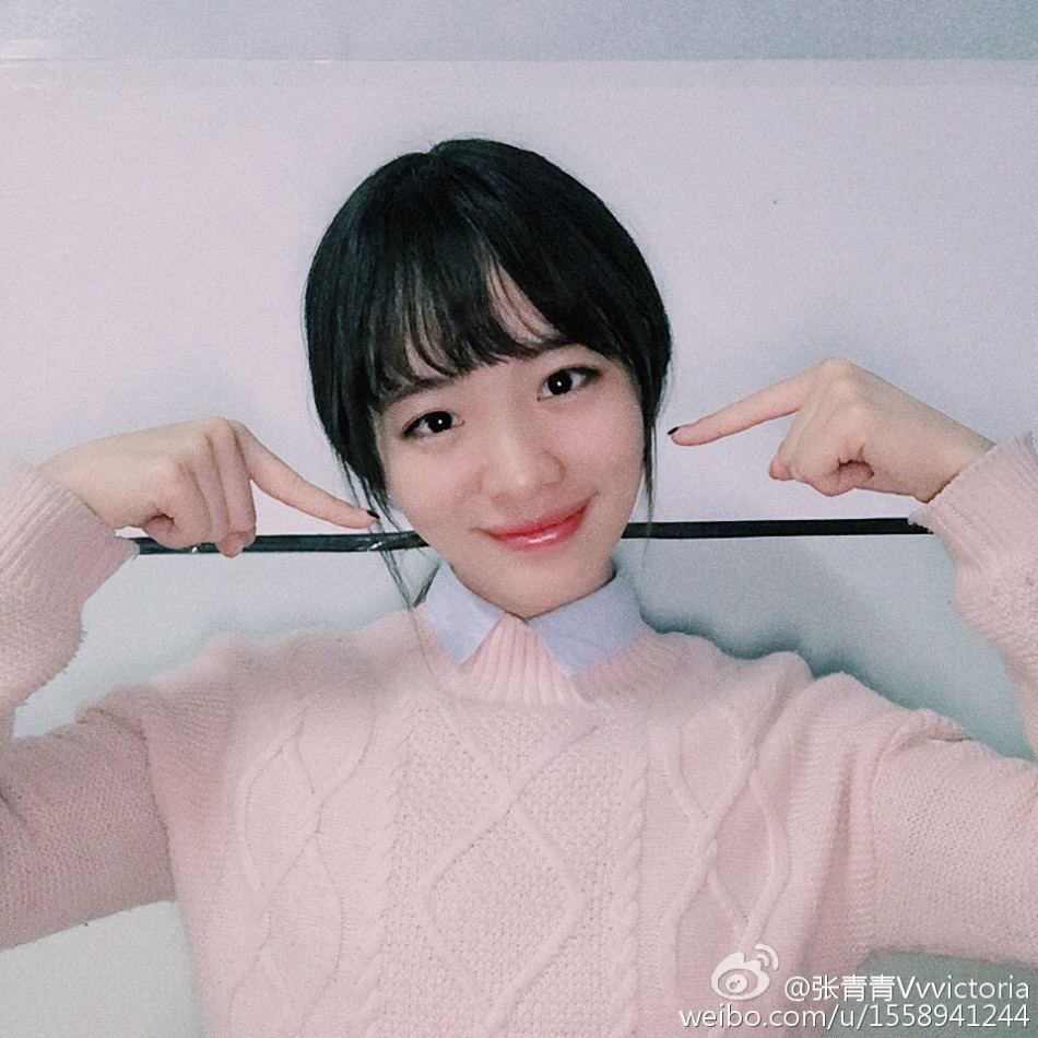 华师大校花少女风写真 彰显清新俏皮