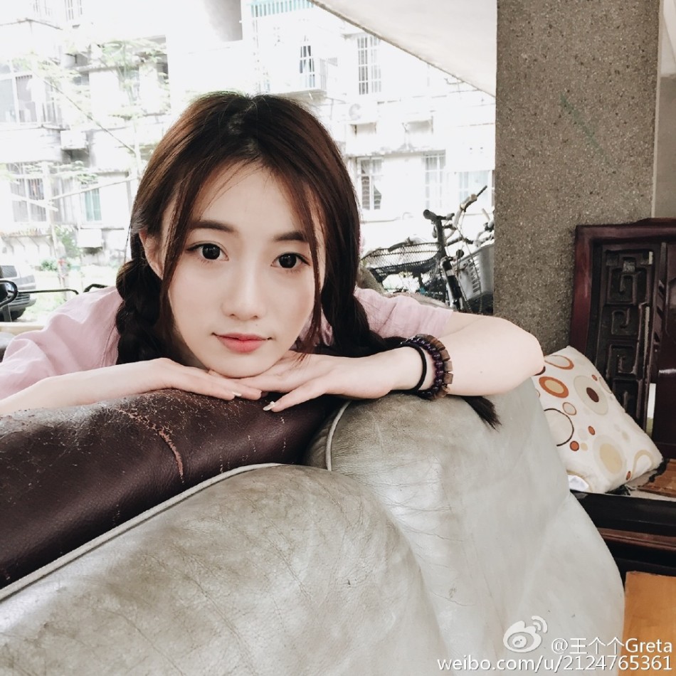 微博校花给路人口_黄晓明密会深大校花温心最新 温心微博解释十几个人一起吃