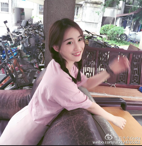 微博校花给路人口_黄晓明密会深大校花温心最新 温心微博解释十几个人一起吃