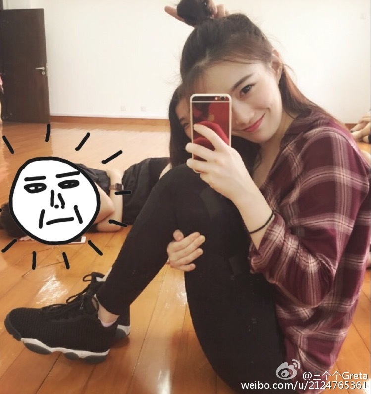 微博校花给路人口_黄晓明密会深大校花温心最新 温心微博解释十几个人一起吃(2)