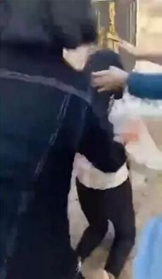 男人扒女生内衣_中学女生打架扒衣服