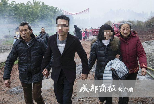 自贡市有多少人口_自贡十四中开展师生远足社会实践活动(2)