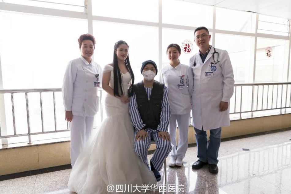女友拍婚纱照被乞丐上_拍婚纱照乞丐假戏真做(2)