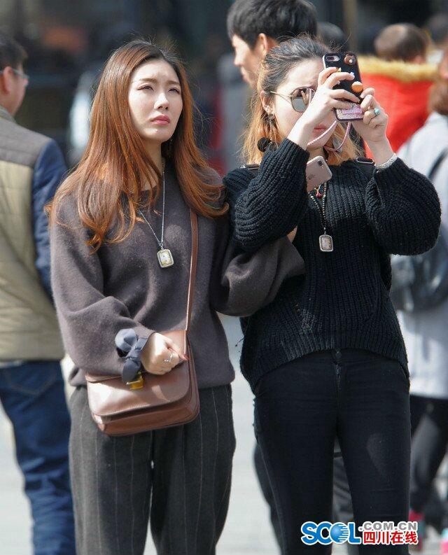 成都春熙路美女街 流动时尚青春搭配_高清图集_新浪网