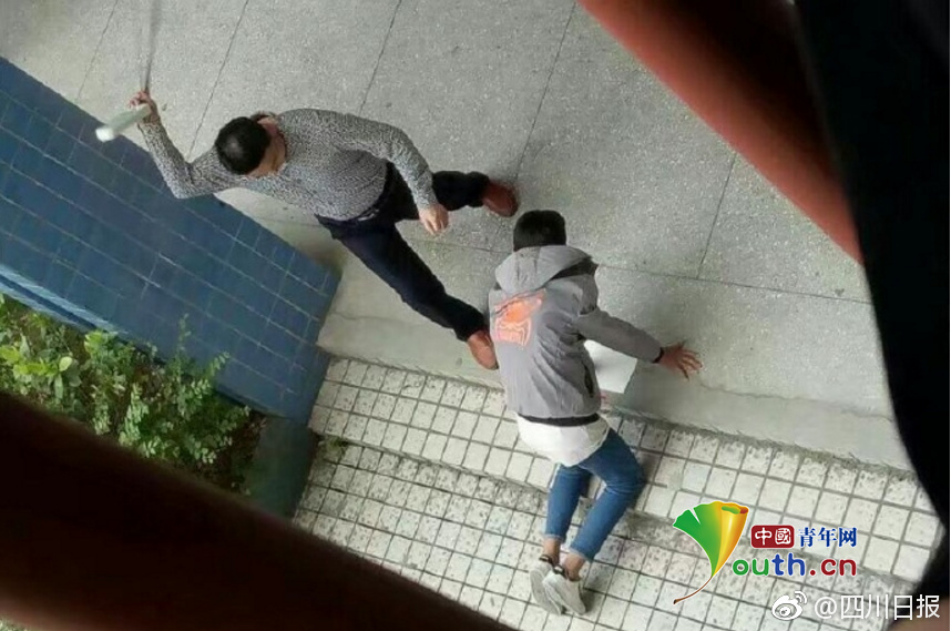 二中学生打架 87238_5669223_784445.jpg