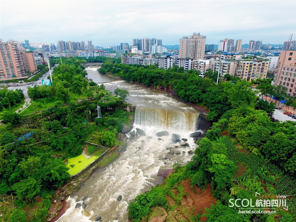 鸟瞰广安西溪河 水清岸绿景美