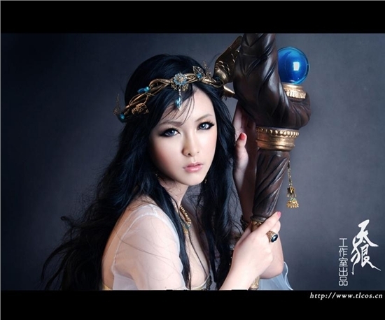 美女超妩媚游戏cos软妹法师加御姐圣骑