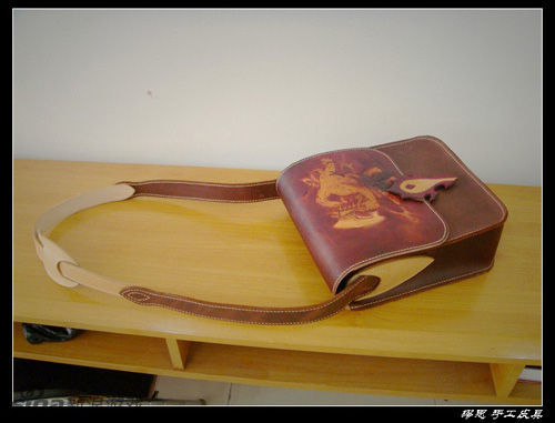 如何装饰手挎包 2249_154676_433290.jpg