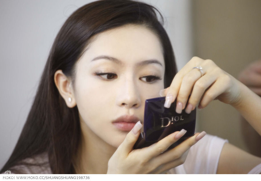  小舒淇潘霜霜 新作?最新性感拍片花絮曝光 - 游