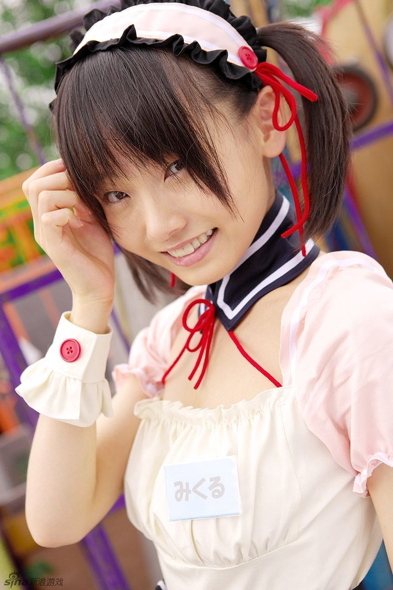 萌女仆大笑花枝乱颤+宅男哥当街石化