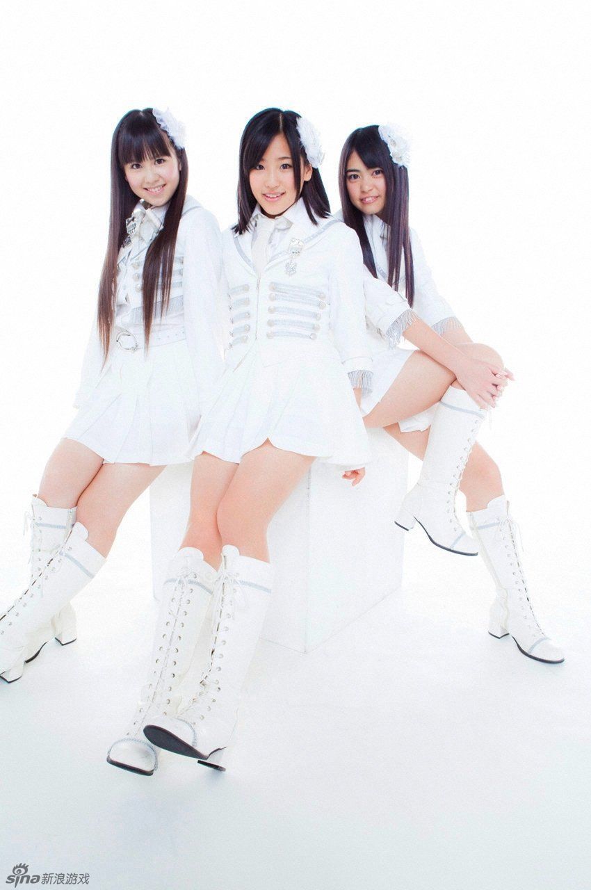 日本的少女偶像团体akb48新年特别写真