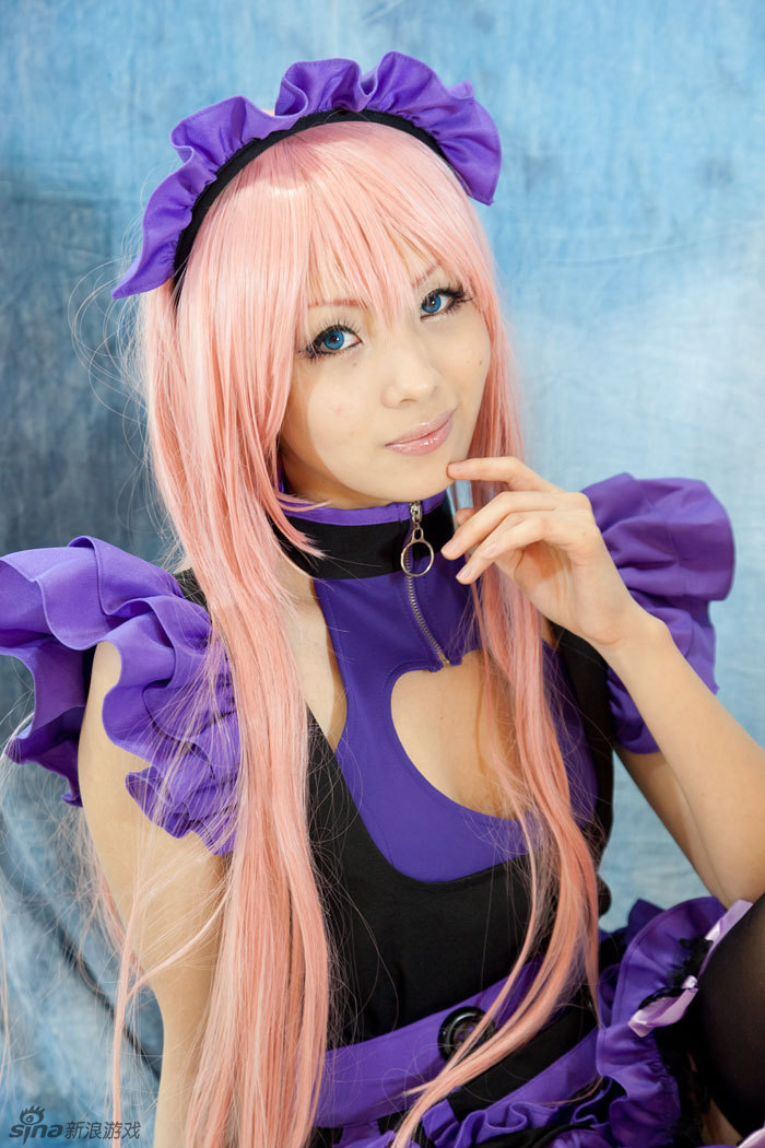 女仆装大对决 雪莉露vs兰卡李 cosplay