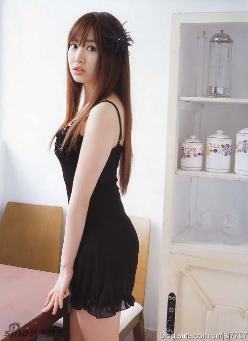 日本卡哇伊mm小嶋阳菜比基尼销魂曲线
