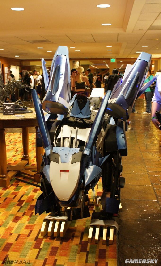 国外强人再度打造《孤岛危机》全套纳米服装 