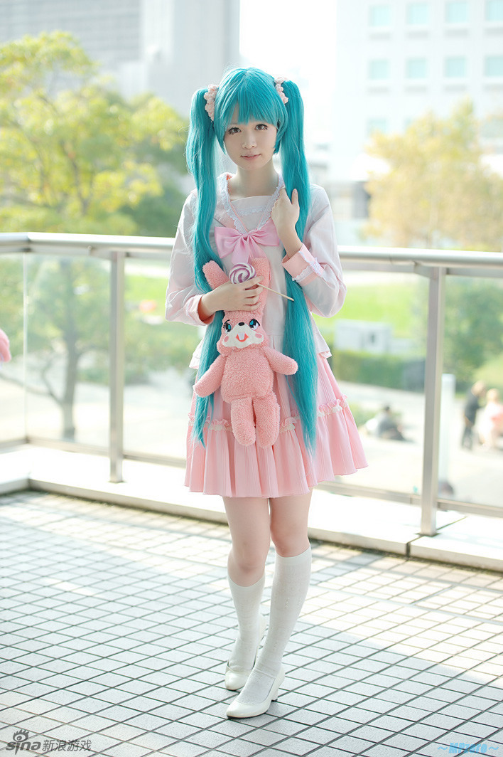 可爱小萝莉cos粉衣初音依然是个萌物