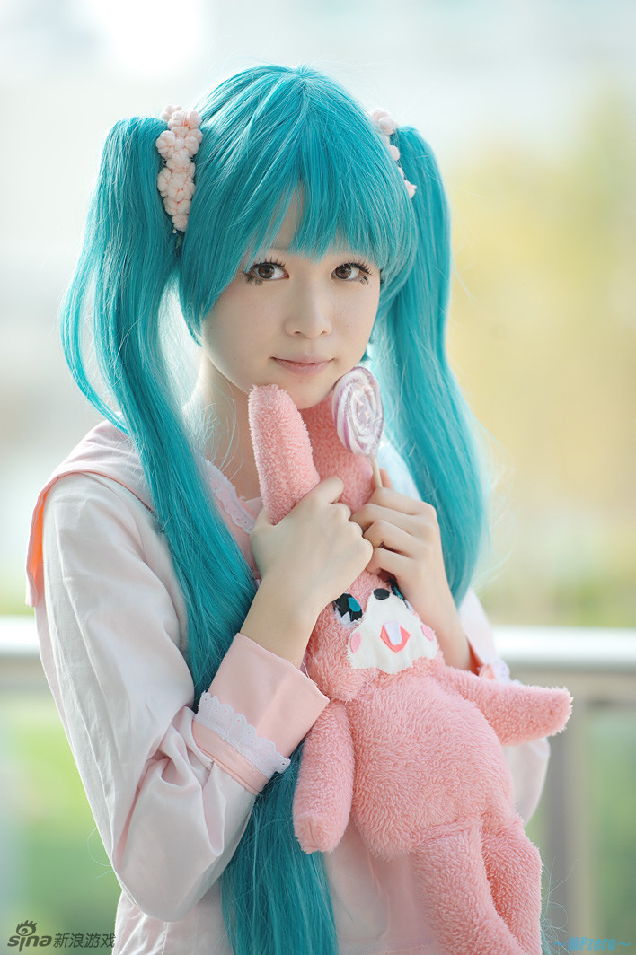 可爱小萝莉cos粉衣初音 依然是个萌物