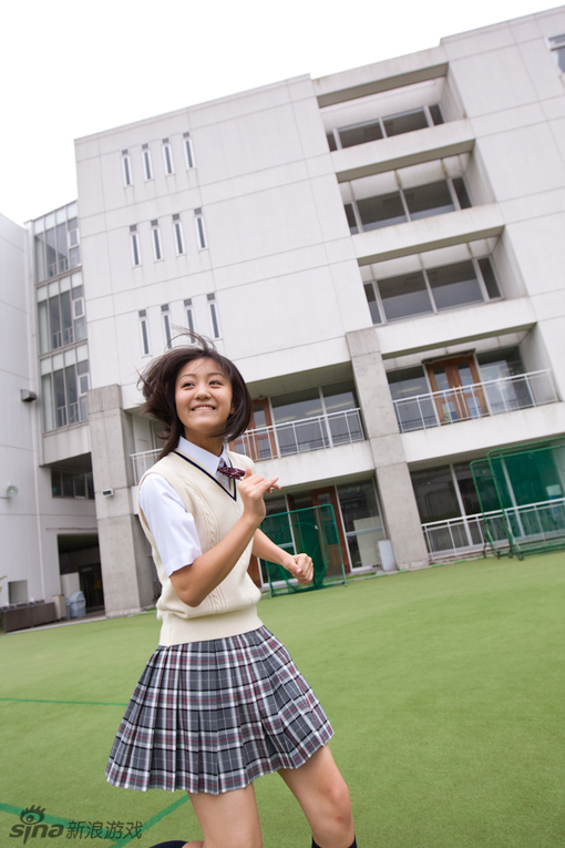 校服能看到内衣_夏天看到女生校服内衣