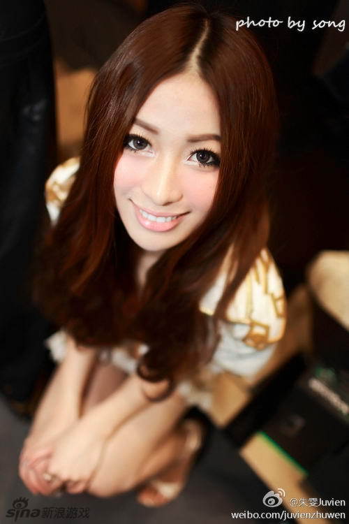 游戏<em>美女姐妹花</em>姐姐朱雯靓丽照_Z攻略-专注于