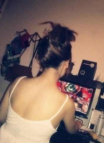 赛车姑娘内衣_淡雅的清纯姑娘内衣(2)