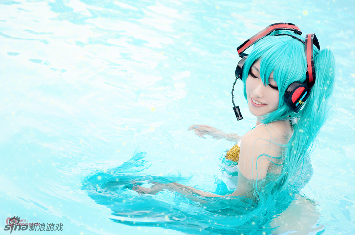比基尼诱惑!台湾美女玩家cosplay性感初音未来