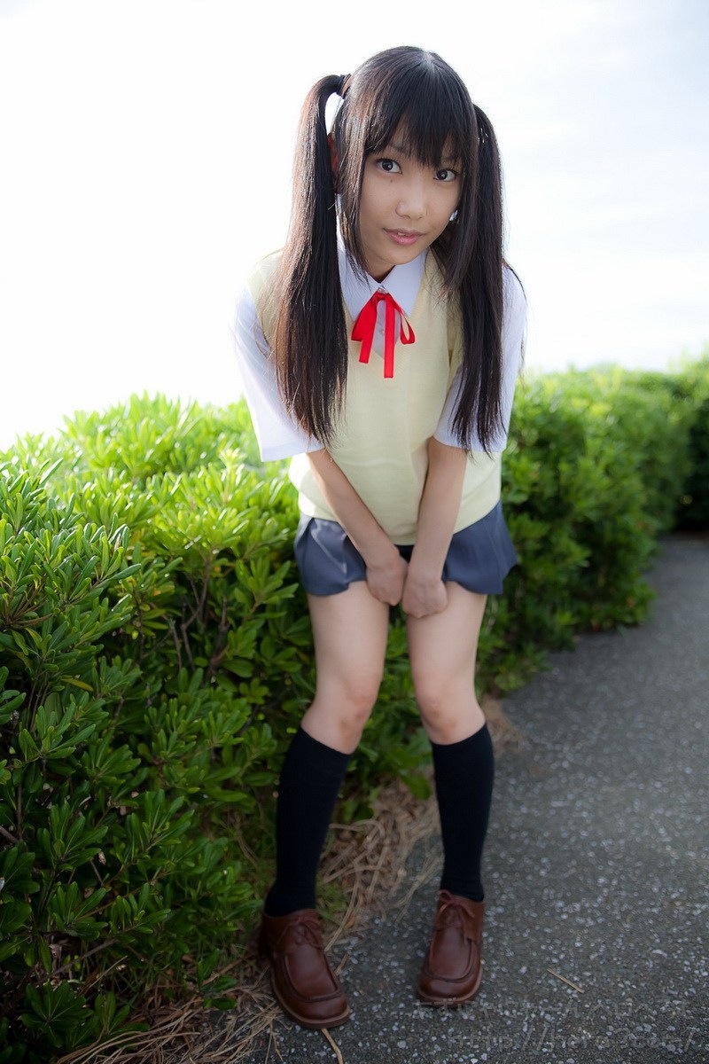 今天为大家收集了下限少女近期的cosplay部分作品,在之前尝试过清纯