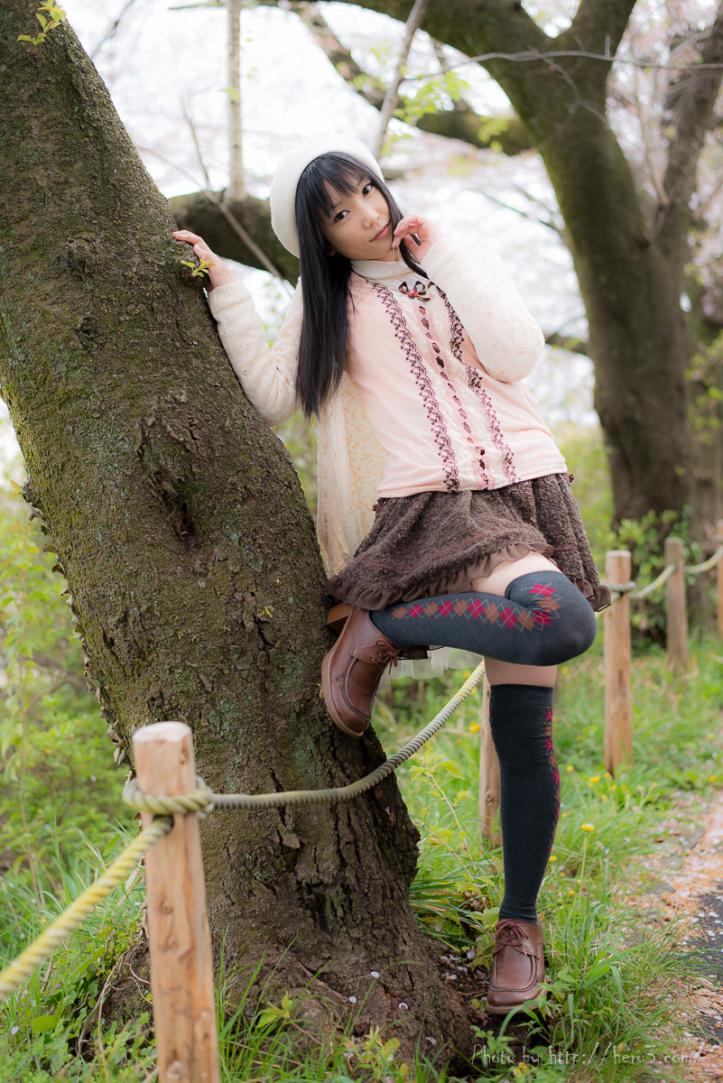 下限少女莲妹新作 风格转变尽显清纯路线