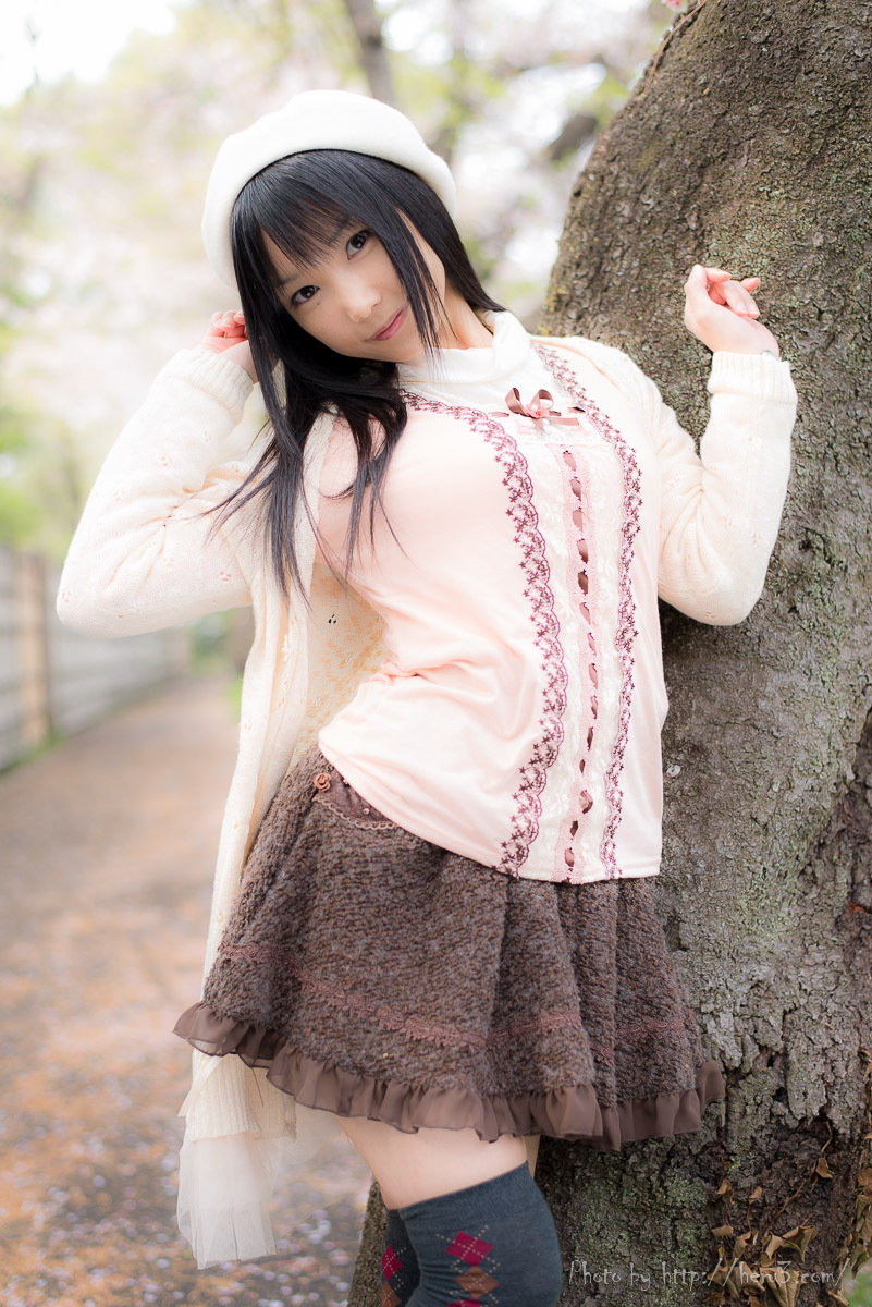 下限少女莲妹新作风格转变尽显清纯路线