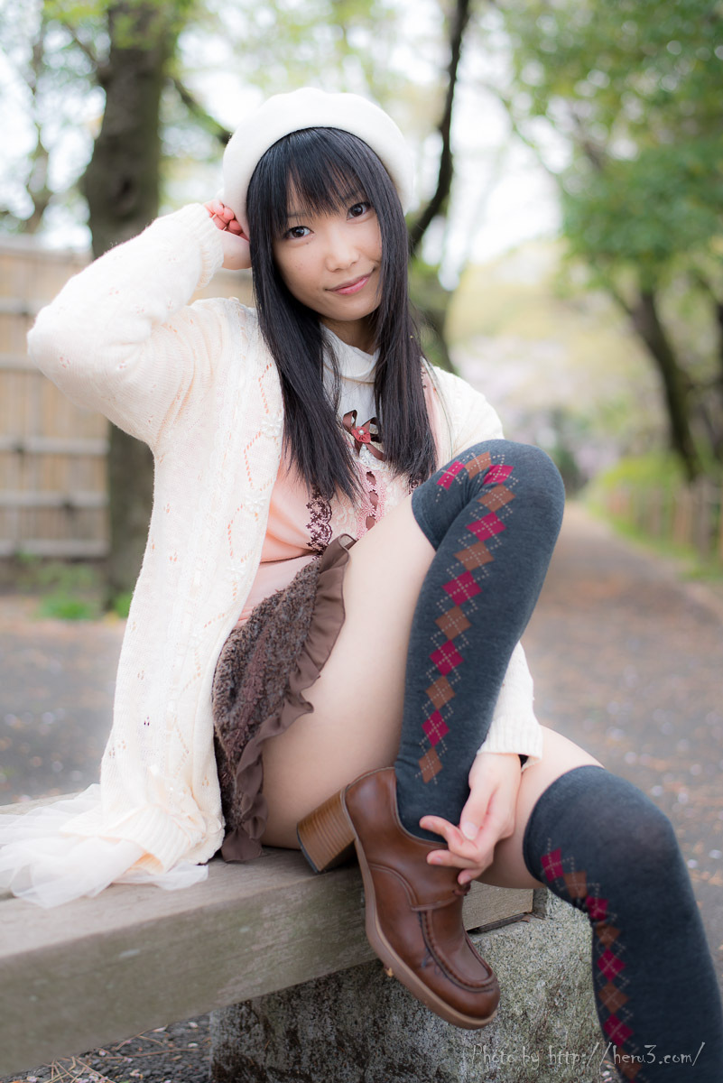 下限少女莲妹新作风格转变尽显清纯路线