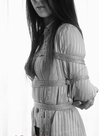 美女动弹不得 日本捆缚艺术欣赏_中搜论坛_东