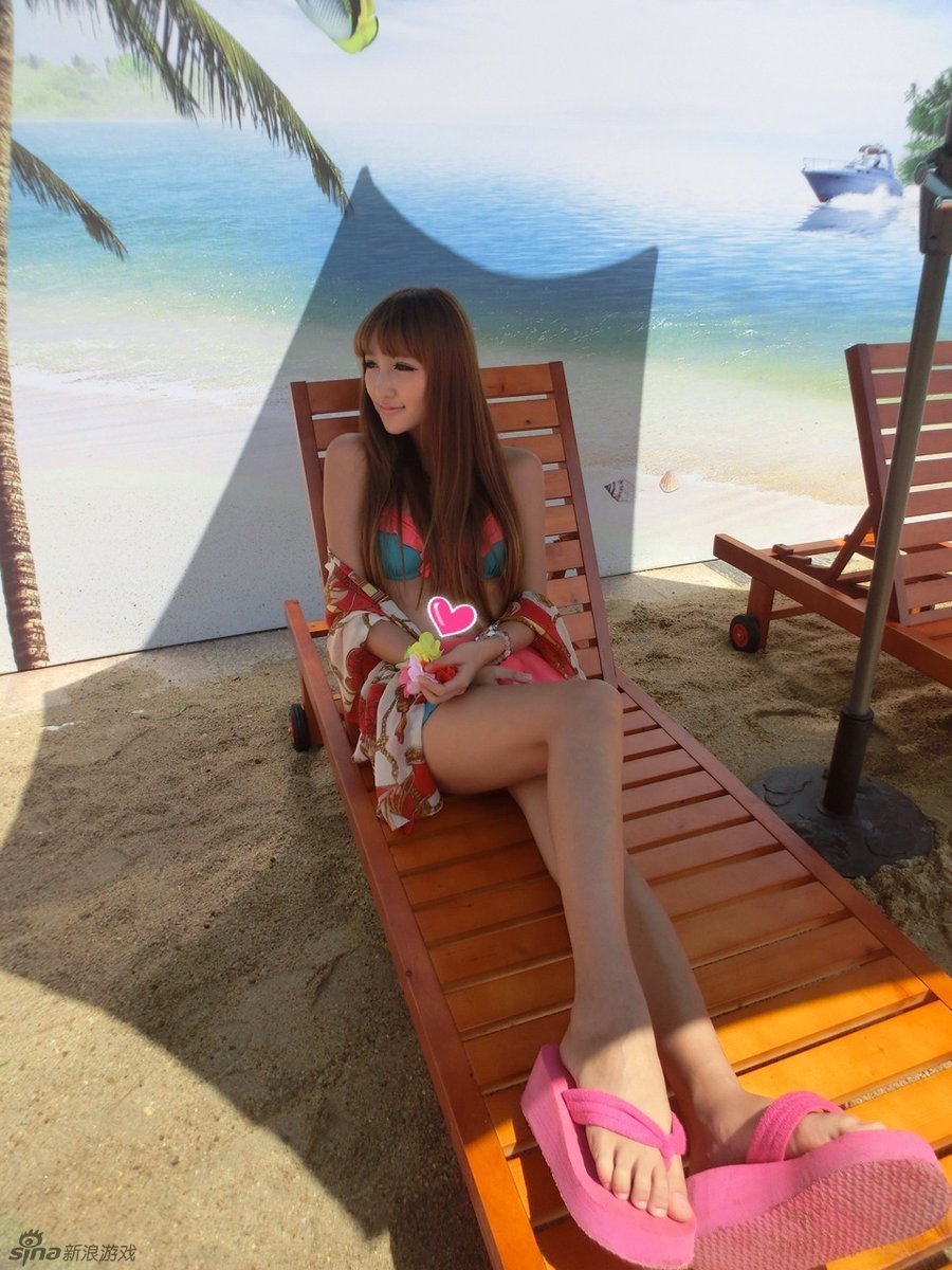 游戏<em>软妹走红</em>书展 傲人上围私拍全曝光 - 游戏