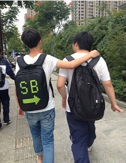 囧图:消防员看游戏忘救火 宅男悬挂女友 - 游戏