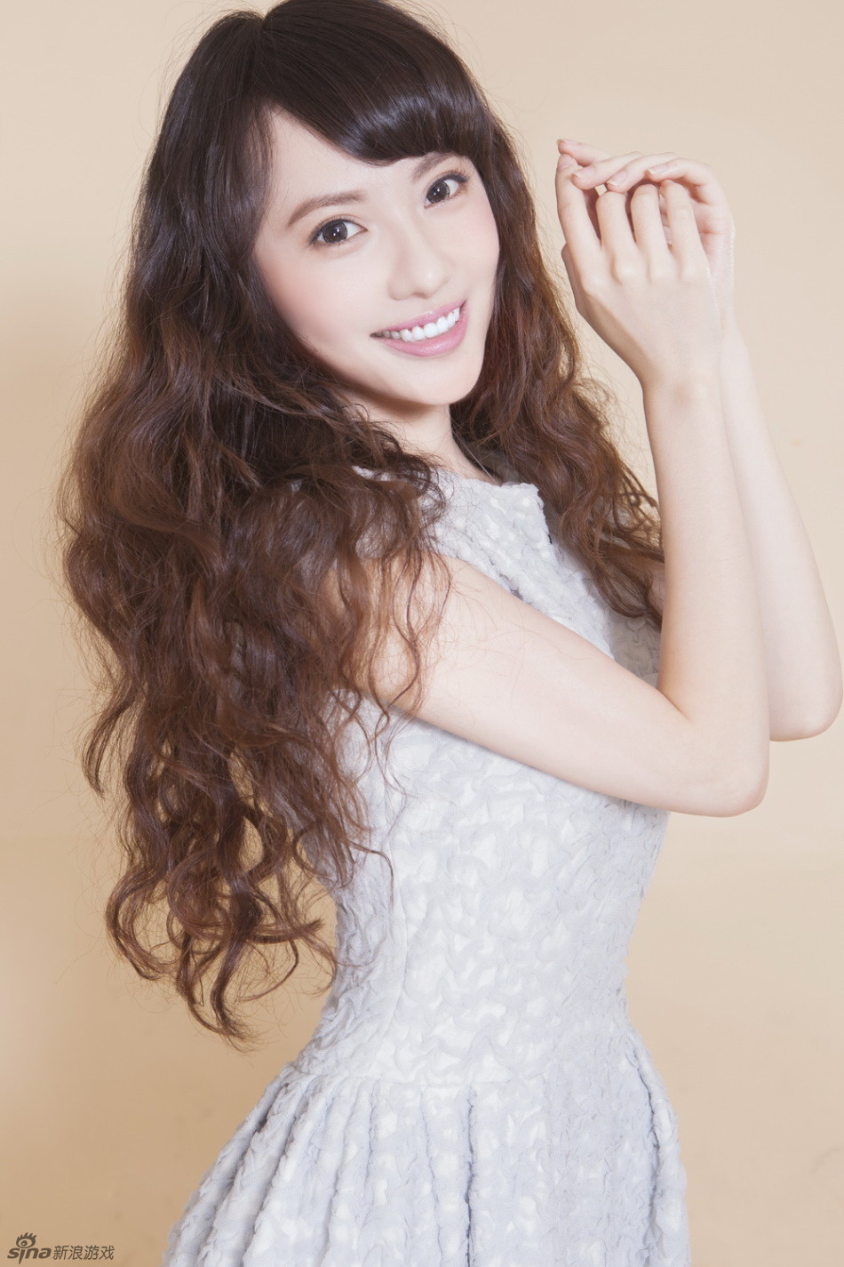爱情公寓女神诺澜代言网游