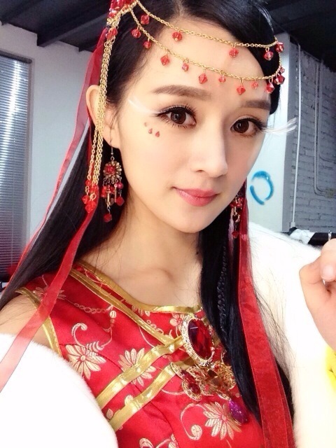 美女小杨幂代言游戏现场翻脸_Z攻略-专注于游