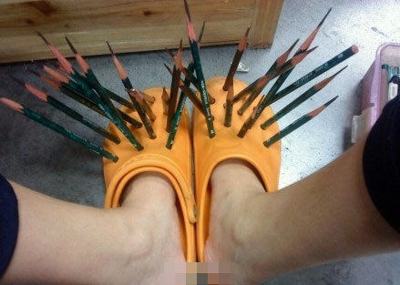  大学 宿舍奇葩多  校园趣事 囧图集 - 游戏频道|佛